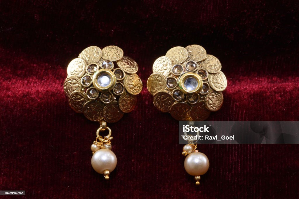 Antique stud for kids